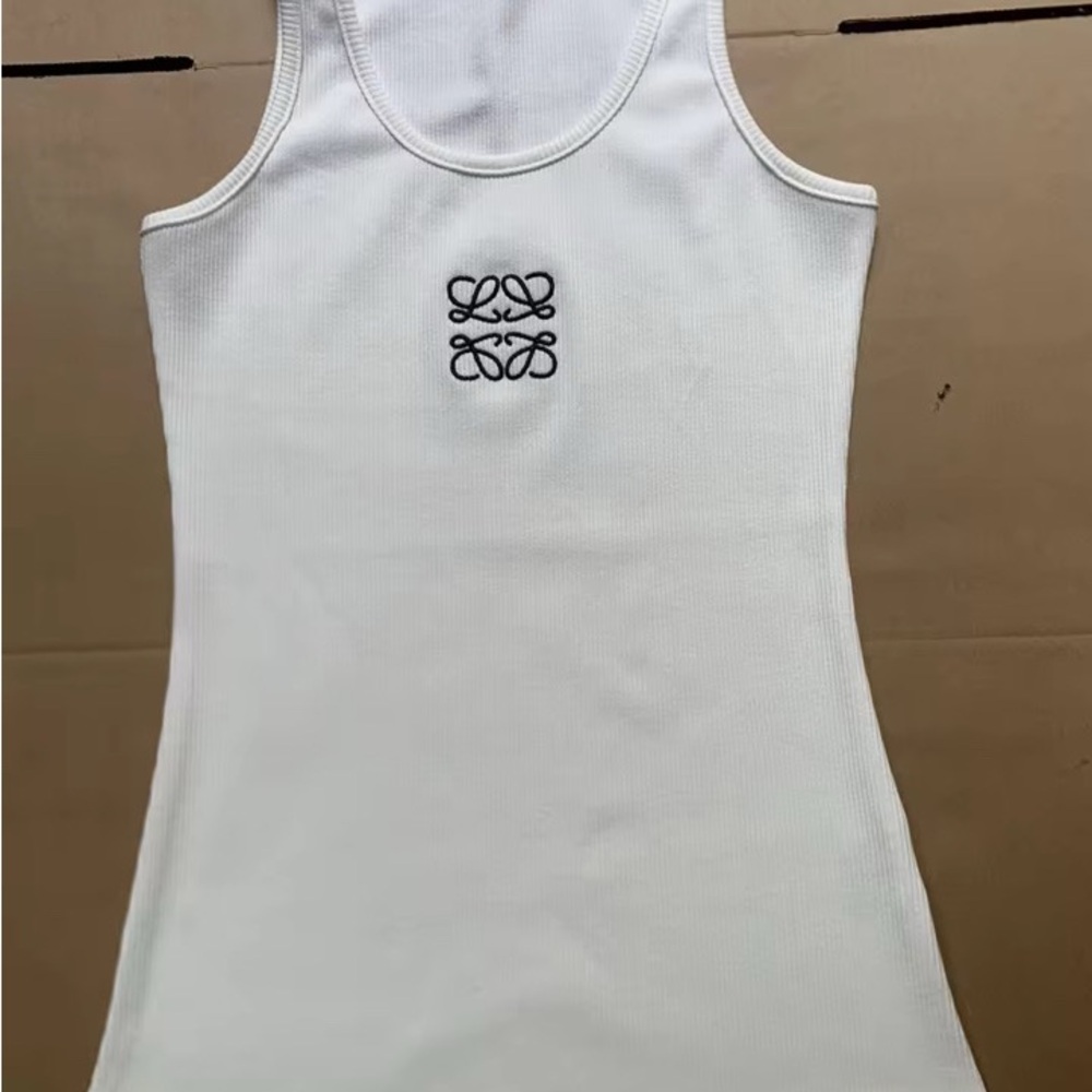 White Sleeveless Top  -  Is 2X but runs small.